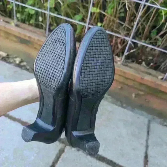 Cole haan Victorian style low heel black boots size 5.5 - Picture 5 of 6